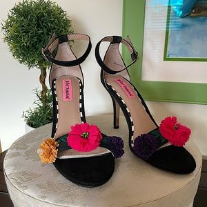 BETSEY JOHNSON RAZ FLORAL SUEDE ANKLE STRAP HEEL/SANDALS  Size 7